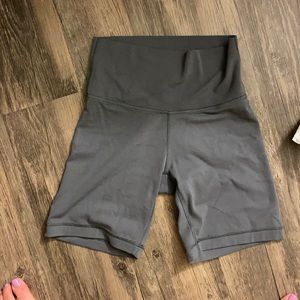 Aritzia TNA butter bike shorts XS